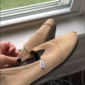 Unique burlap toms